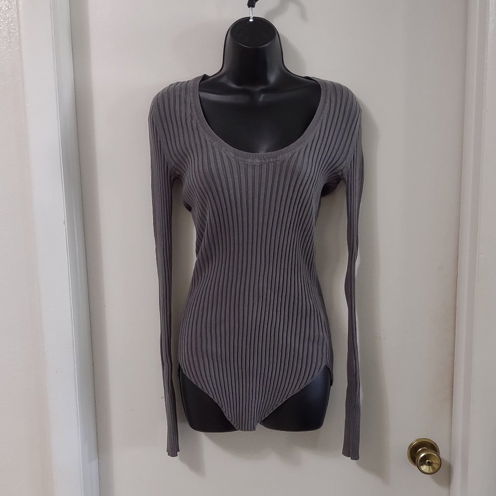 Ribbed knit long sleeve by Pins & Needles Size L LN